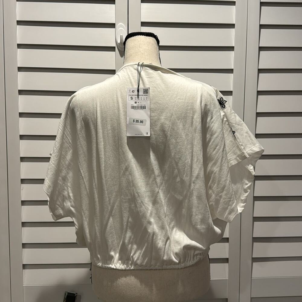 Zara NWT Oversized Embroidered Top with elastic bottom. - Picture 4 of 7